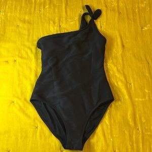 One shoulder black swim suit